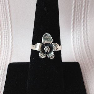 Vintage Sterling Silver Flower Ring Size 7
