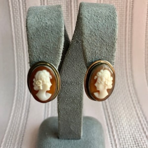 800 Silber Cameo Ohrringe * kleiner Riss an einem Ohrring, der sich im Preis widerspiegelt.