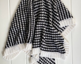 Houndstooth Lap Throw / Lap Blanket / Black and White Blanket / Baby Blanket / Crochet Blanket