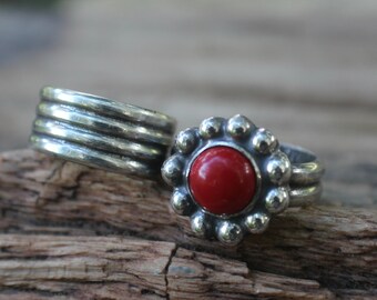 Red Flower Ring, Pinky Ring, Stacking Ring Set, Red Stone Ring, Rings for Girlfriend, Silver Rings for Women, Red Jewelry, SET OF TWO Rings