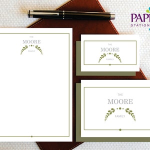 Gepersonaliseerde familie briefpapier set, LAUREL WREATH gevouwen notitiekaarten en notitieblok, compleet familie briefpapier, pas getrouwd, familiecadeau, FCS009
