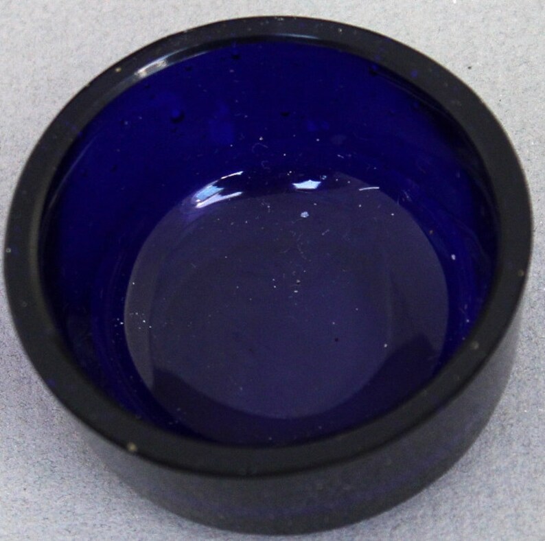 Hand pierced /& Engraved Birmingham Silver Cobalt Blue Glass Liner Footed Mustard Pot
