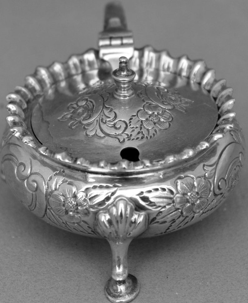 Hand pierced /& Engraved Birmingham Silver Cobalt Blue Glass Liner Footed Mustard Pot