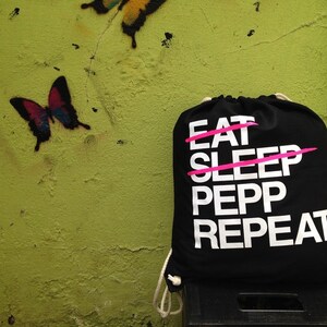 Eat Sleep Pepp Repeat Turnbeutel Bild 2