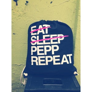 Eat Sleep Pepp Repeat Turnbeutel Bild 3