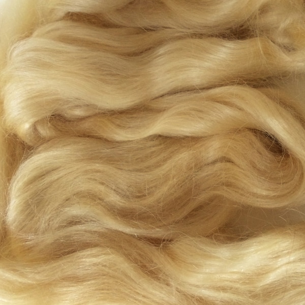 New fine Mohair in Baby Blonde.  straight/ waves/curls ..30g approx.1oz