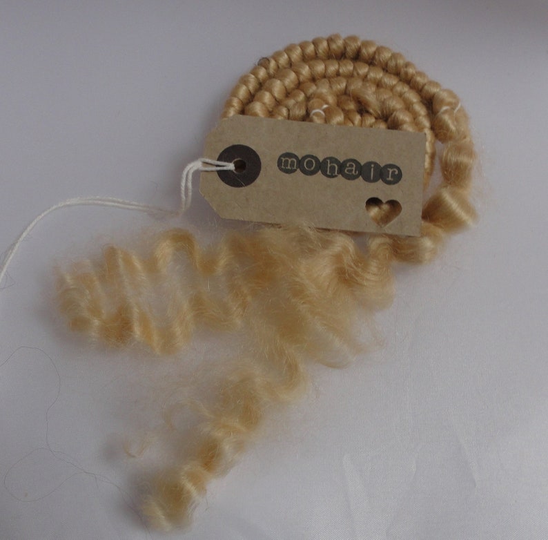 Baby Blonde.30g Fine Mohair approx 1oz straight/wavy/curls. 