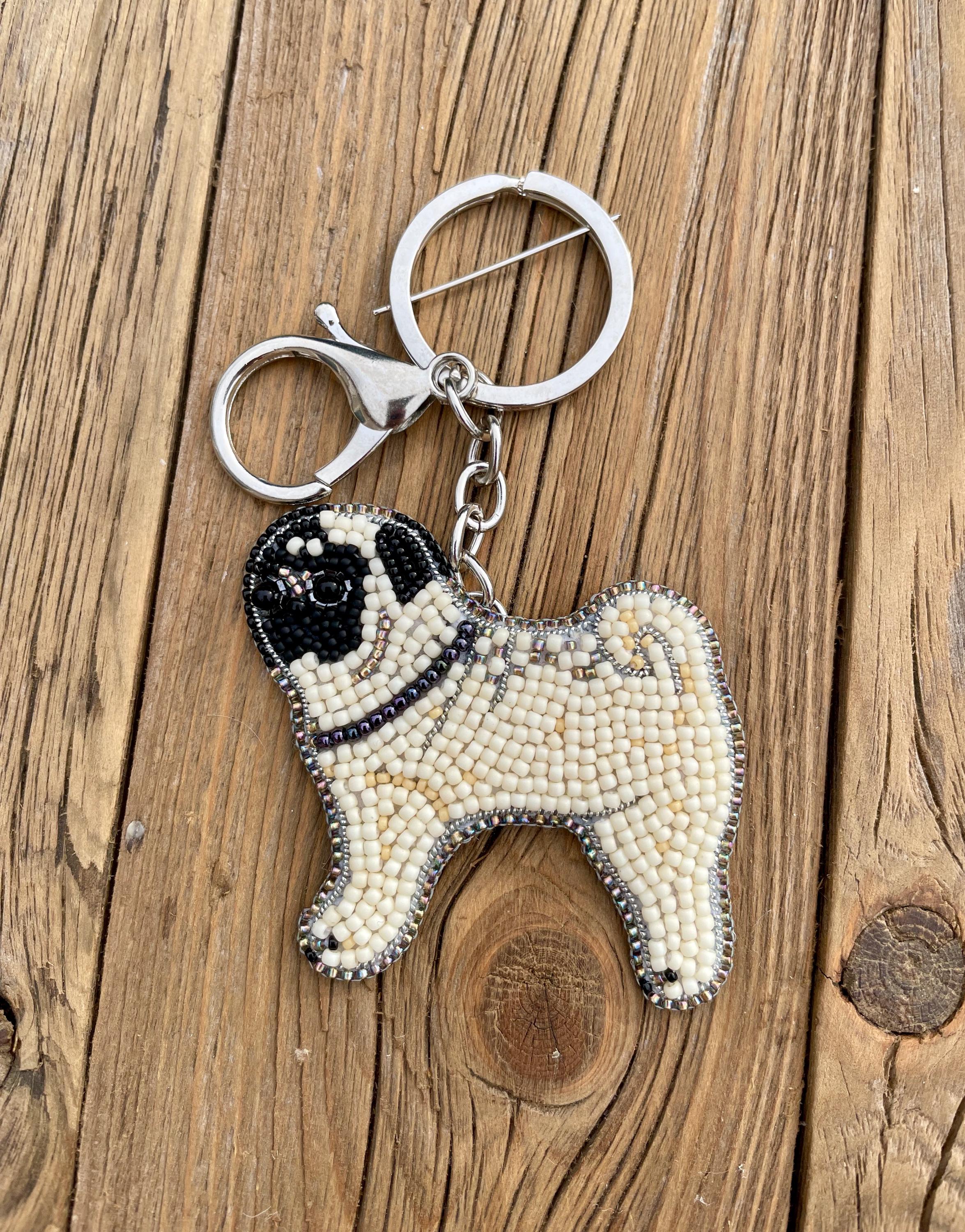 パグ　犬　刺繍　ブローチ　チャーム　ポーチ　ハンドメイド 刺繍ビーズのパグキーホルダー：犬のハンドバッグチャーム - Etsy 日本