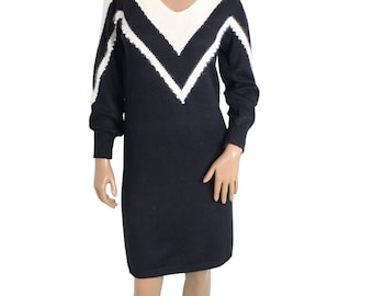 Vintage  Sweater Pearl Dress...    Sz. Med
