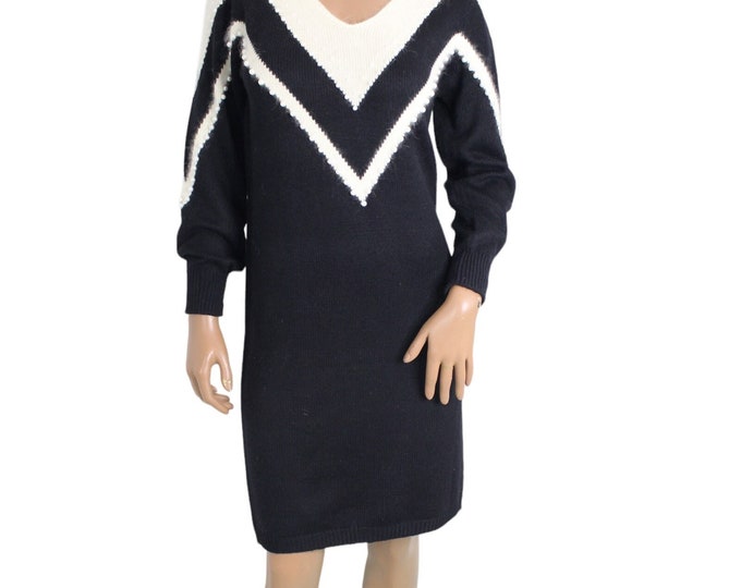 Vintage  Sweater Pearl Dress...    Sz. Med