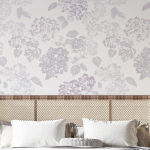 Soft Purple Floral Peel and Stick Wallpaper – Vintage Hydrangea Wall Mural, Pastel Botanical Design for DIY Bedroom or Artistic Interiors