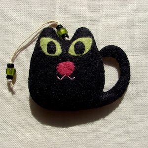 Black Cat Ornament, Wool Felt Halloween Decoration, Felt Cat Doll * Ready to Ship