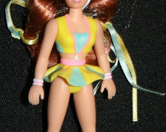 Swans Crossing Hangin Out Sydney Rutledge Doll /& Accessories by Playmates NEW!