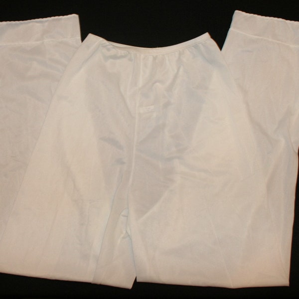Wonder Maid Nylon Pantaloons Slip Pants Sz S Beige Base Layer Undergarment Vtg Womens Negligee Bloomers