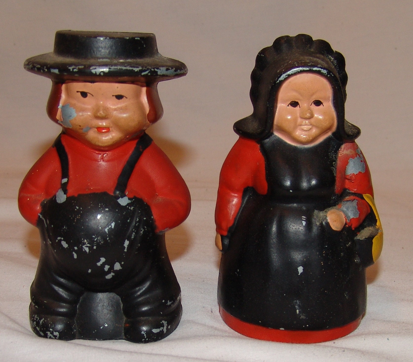 Vtg Amish Man Woman Metal Coin Bank 5 1/2