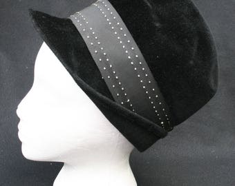 Vtg Womens Black Velvet Hat Cloche No Box Wide Ribbon Beautiful 1950's