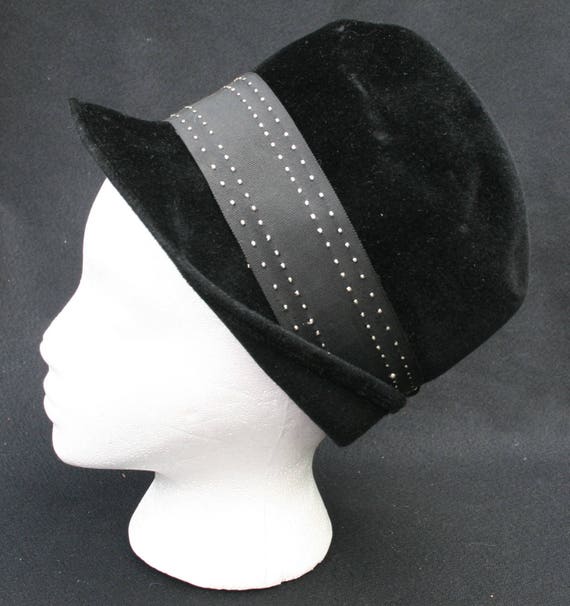 Vtg Womens Black Velvet Hat Cloche No Box Wide Ribbon  display picture 2