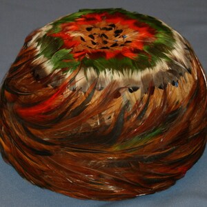 Vtg Ranleigh Hat Cloche Brown Feathers Womens Clapper Pin Up Pillbox 22 1/4&quot; Pill Box