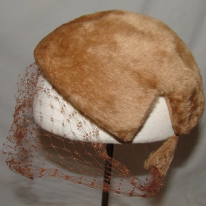 Muskateer Kay and Guy Anderson NY Sz 22 Womens Vtg Hat Brown Faux Fur Veil