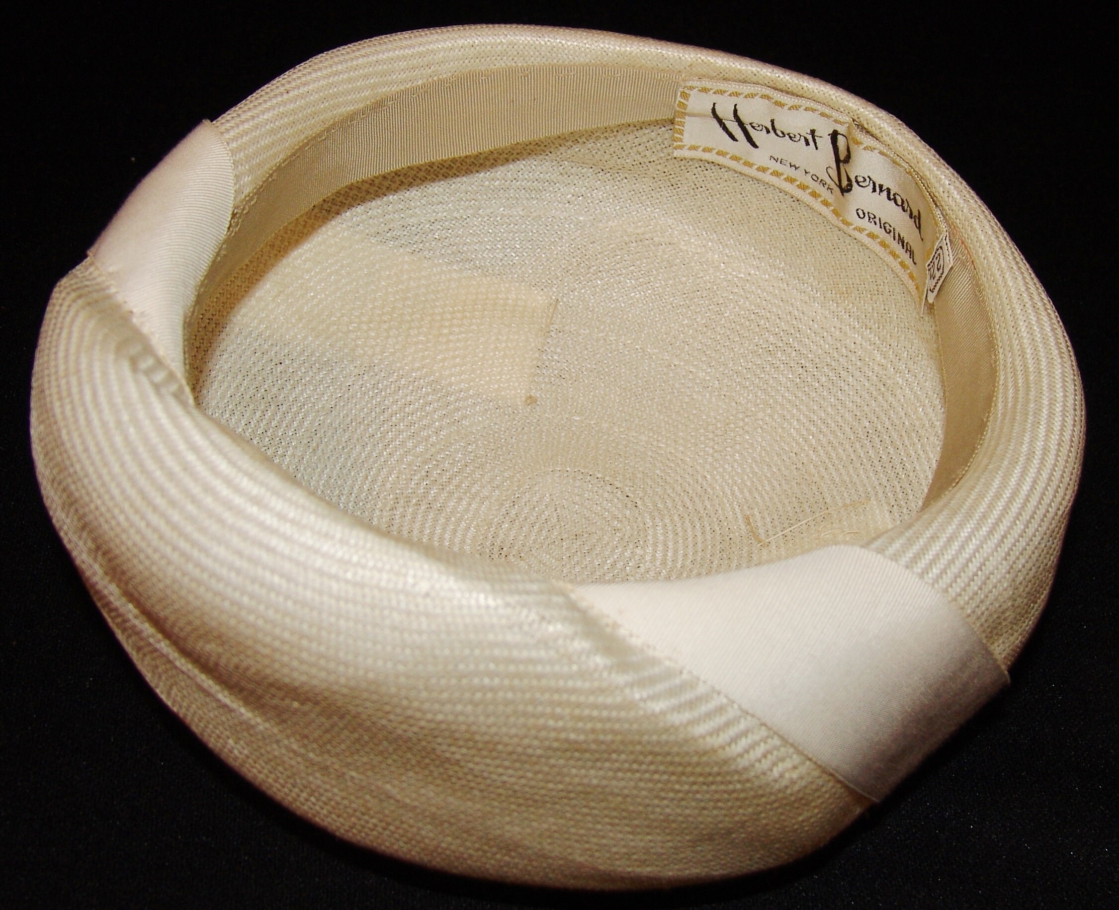 Herbert Bernard New York Womens Vtg Pillbox Hat 22 1/2 White  display picture 2
