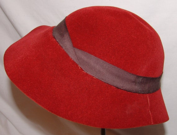 womens red floppy hat