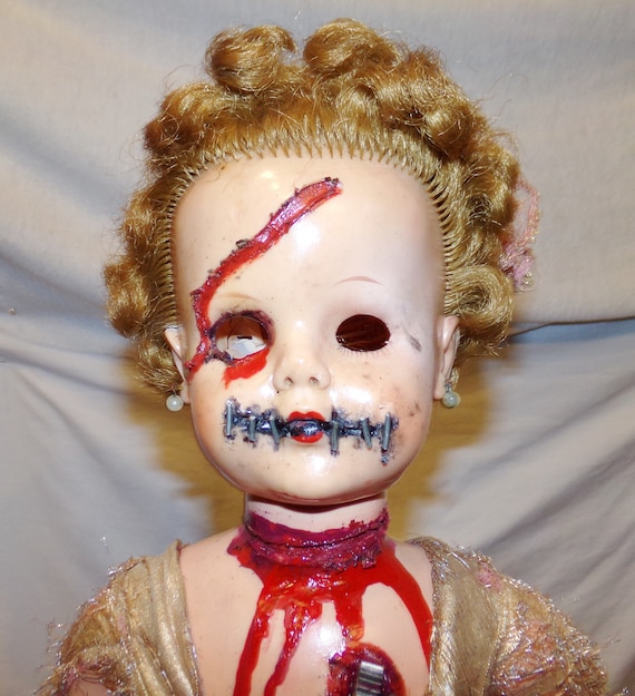 ヴィンテージ人形 捨てられた花嫁 血まみれ ホラー 不気味 ゴス