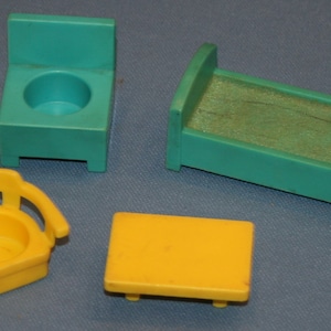 VTG Fisher Price speelgoed vervanging delen weinig mensen stoel Bed 4 dlg tabel geel blauwe speelgoed