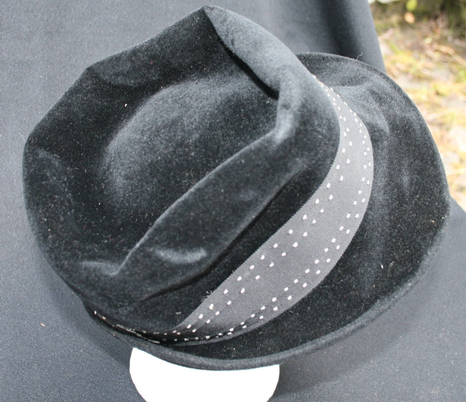 Vtg Womens Black Velvet Hat Cloche No Box Wide Ribbon 