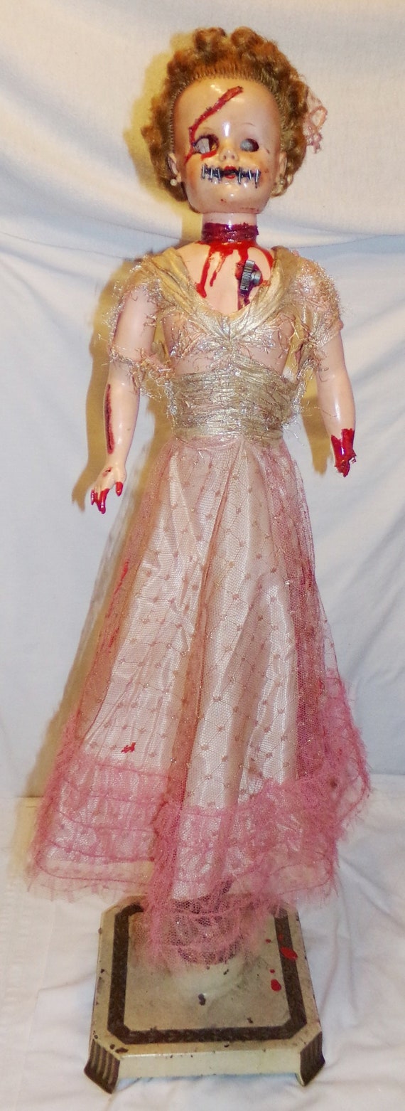 ヴィンテージ人形 捨てられた花嫁 血まみれ ホラー 不気味 ゴス