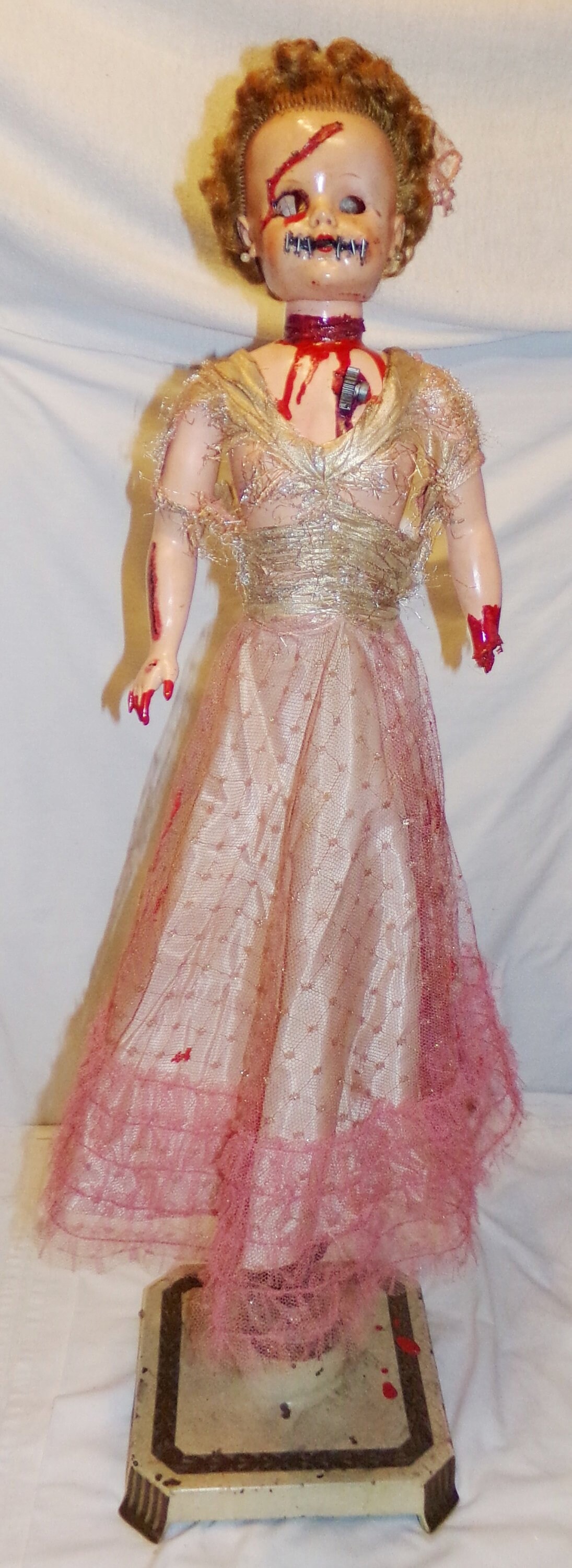 ヴィンテージ人形 捨てられた花嫁 血まみれ ホラー 不気味 ゴス