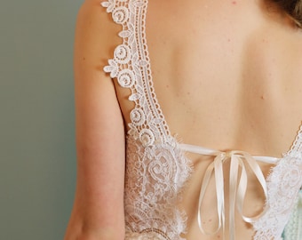 Brautkleid "Lisa 1", Variante mit unterlegtem Vorderteil