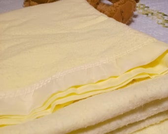 Vintage acrylic thermal blanket - mellow yellow