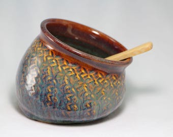 pottery salt cellar, spice keeper (S15)