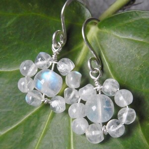 MondsteinOhrringe # Blume - Silber # Mondstein Ohrhänger # Edelstein Ohrringe, Geschenke für Sie