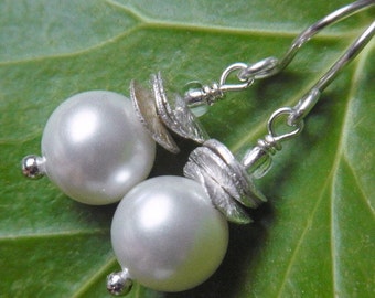 Boucles d'oreilles perles, perle blanche, boucles d'oreilles perles, boucles d'oreilles argent blanc, cadeaux pour elle, cadeaux de Noël, unique