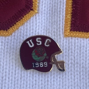 Vintage 80s 1989 USC University of Southern California Football Helmet Lapel Pin