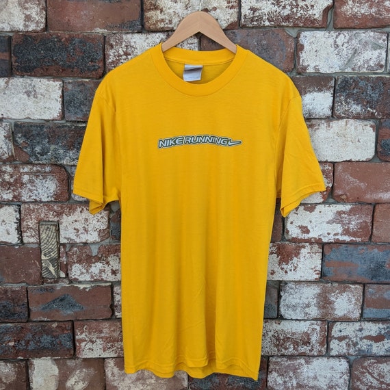 nike running tee