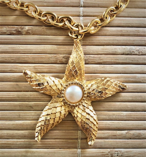Womens Necklace. Avon Seashell/Starfish Necklace. - image 9