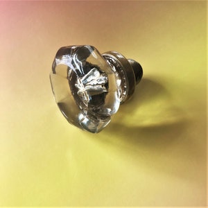 Pomolo per porta in vetro ottagonale. Pomolo per porta in vetro ottagonale vintage.