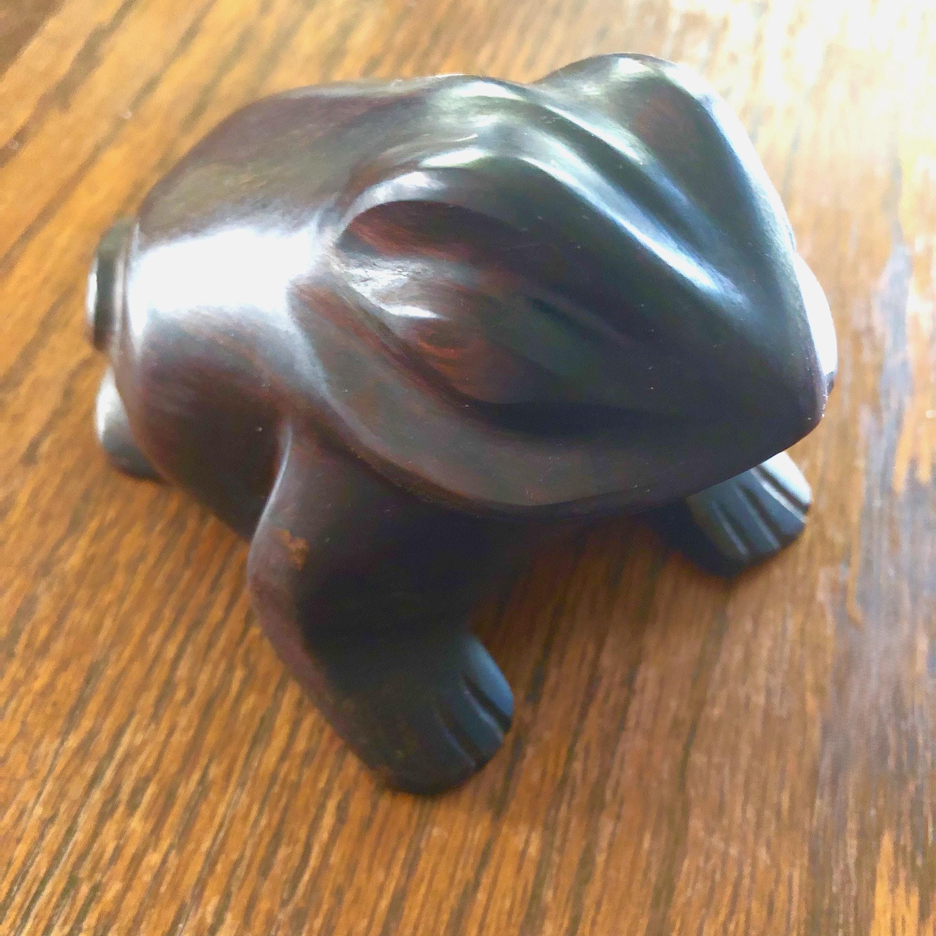 木製のカエルの置物。ビンテージのカエルのペーパーウェイト。 - Etsy 日本