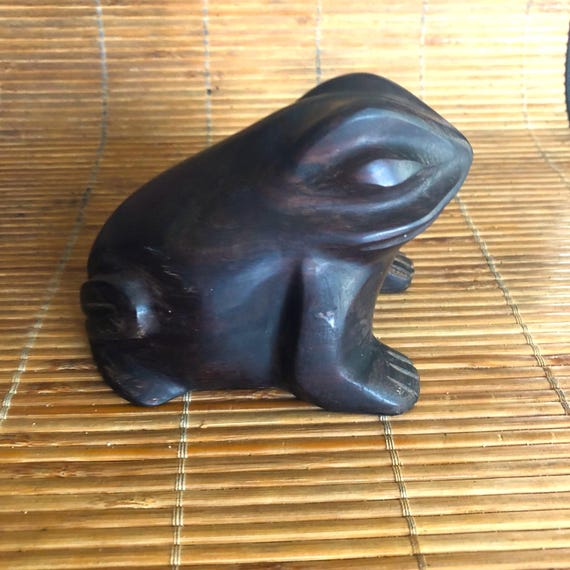 木製のカエルの置物。ビンテージのカエルのペーパーウェイト。 - Etsy 日本