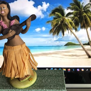 Hawaiian Bobble Head Doll. Vintage Hula Girl Playing A Ukulele.