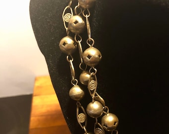 Collana da donna. Collana vintage in metallo fatta a mano.