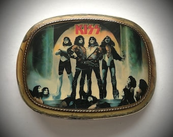 Fibbia per cintura in ottone. Chiusura per cintura vintage KISS Love Gun del 1977.