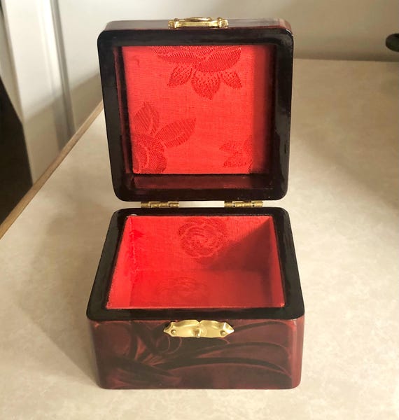 Chinese lacquer box - Gem