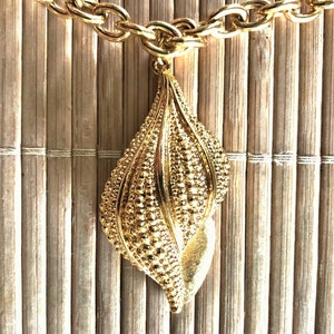 Womens Necklace. Avon Seashell/Starfish Necklace. image 6