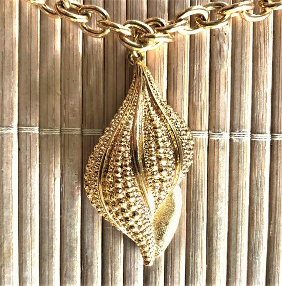 Womens Necklace. Avon Seashell/Starfish Necklace. - image 6