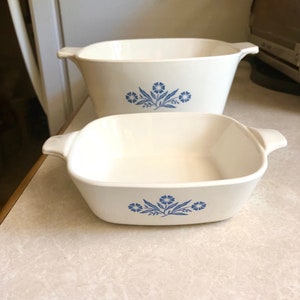 Corning Ware. 2-Vintage Corning Ware Pans. 1-3/4 Qt and Petite.