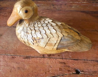 Señuelo de pato vintage. Señuelo ornamental de hojas de maíz.