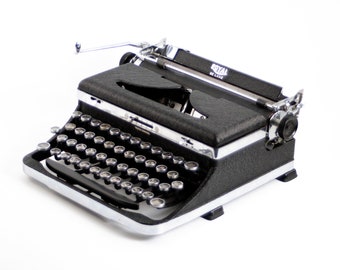 Royal De Luxe antique typewriter, restored